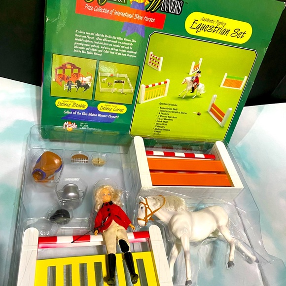 BLUE RIBBON WINNERS VINTAGE 1993 EQUESTRIAN SET HORSE RIDER JUMPS TROPHY SADDLE - Picture 2 of 16